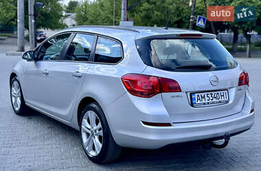 Универсал Opel Astra 2012 в 