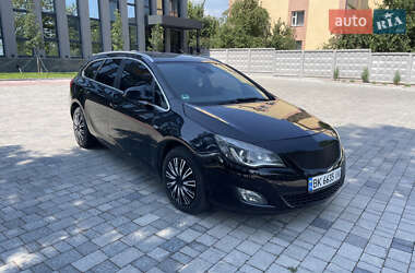 Універсал Opel Astra 2011 в Рівному