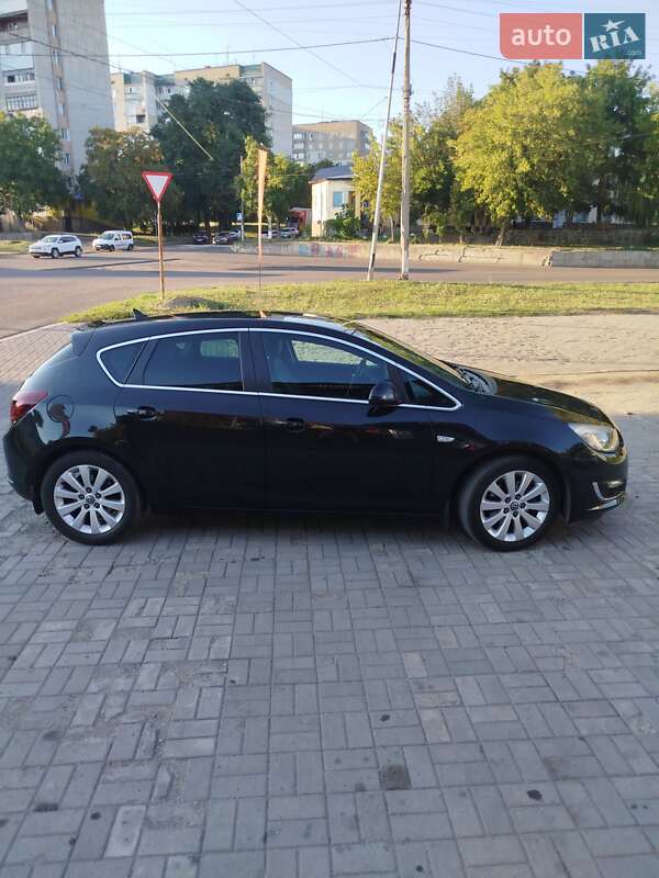 Хэтчбек Opel Astra 2015 в Смеле