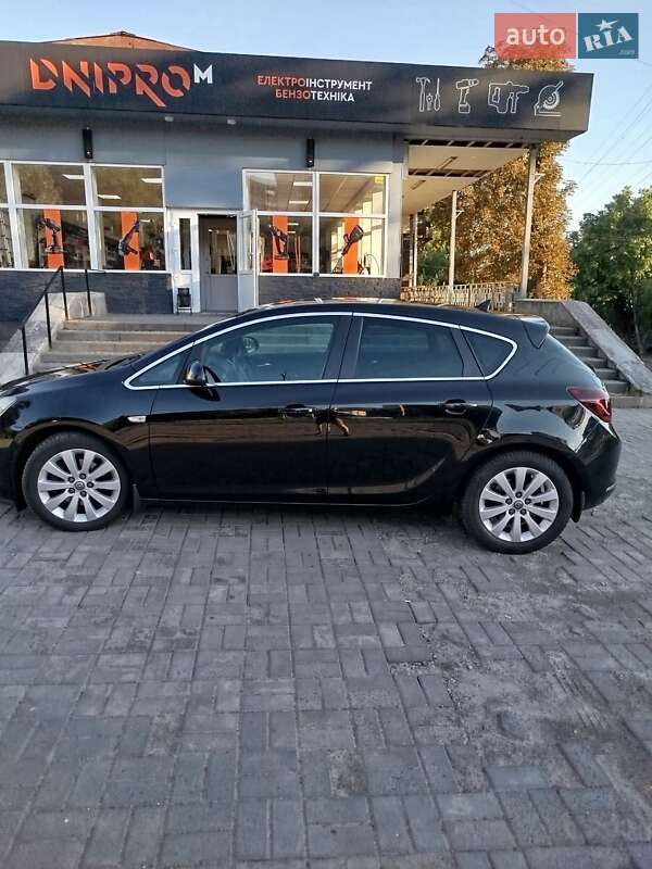 Хэтчбек Opel Astra 2015 в Смеле