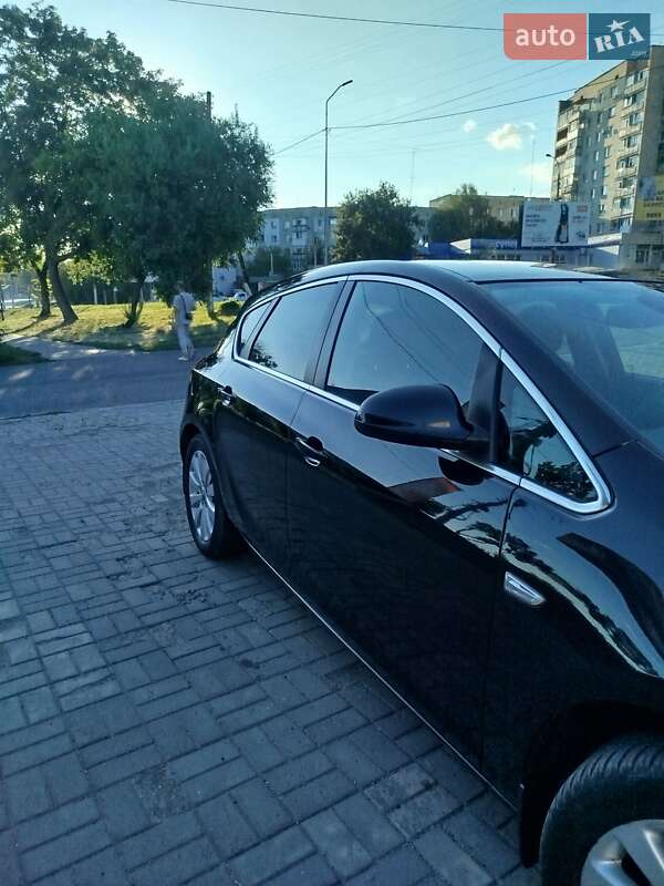 Хэтчбек Opel Astra 2015 в Смеле