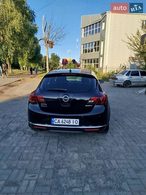 Хэтчбек Opel Astra 2015 в Смеле