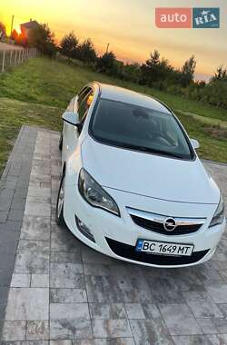 Универсал Opel Astra 2011 в Львове