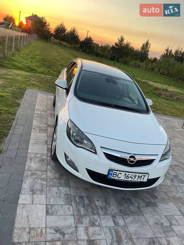 Opel Astra 2011