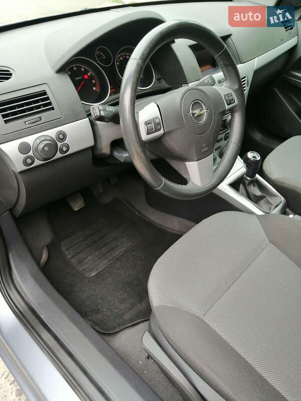 Хэтчбек Opel Astra 2009 в Василькове