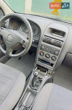 Универсал Opel Astra 2004 в 