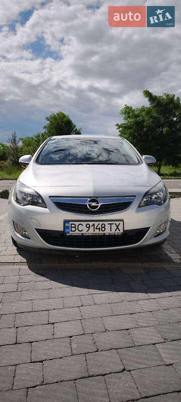 Хэтчбек Opel Astra 2011 в Львове