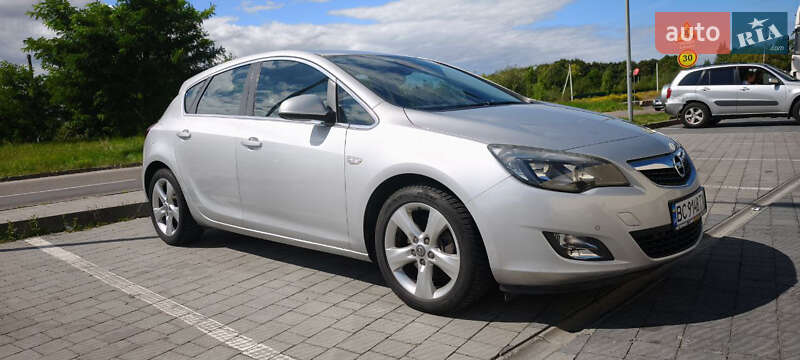 Хэтчбек Opel Astra 2011 в Львове