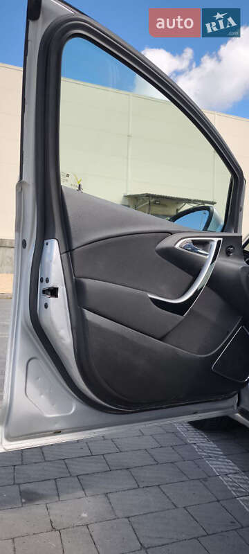 Хэтчбек Opel Astra 2011 в Львове