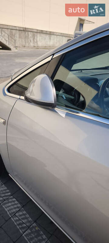 Хэтчбек Opel Astra 2011 в Львове