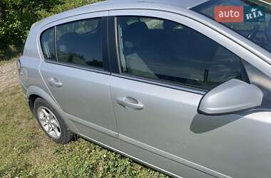 Хэтчбек Opel Astra 2004 в 