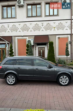 Универсал Opel Astra 2010 в 