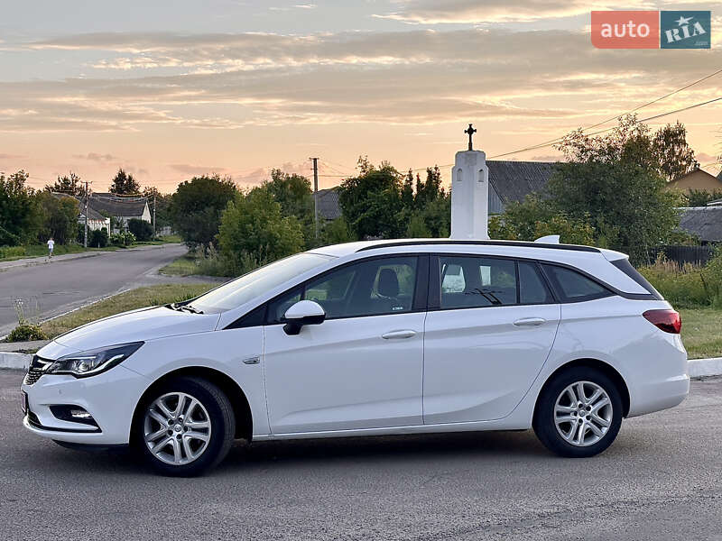 Универсал Opel Astra 2018 в Глухове