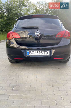 Хэтчбек Opel Astra 2010 в 