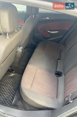 Хэтчбек Opel Astra 2010 в 