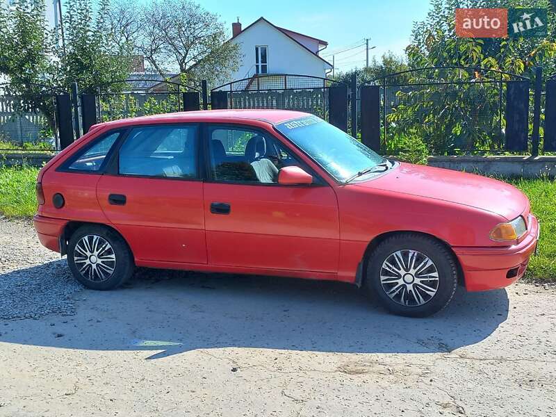 Хэтчбек Opel Astra 1996 в Самборе