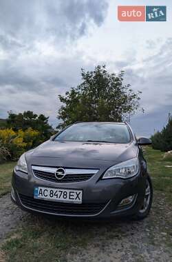 Универсал Opel Astra 2012 в Луцке