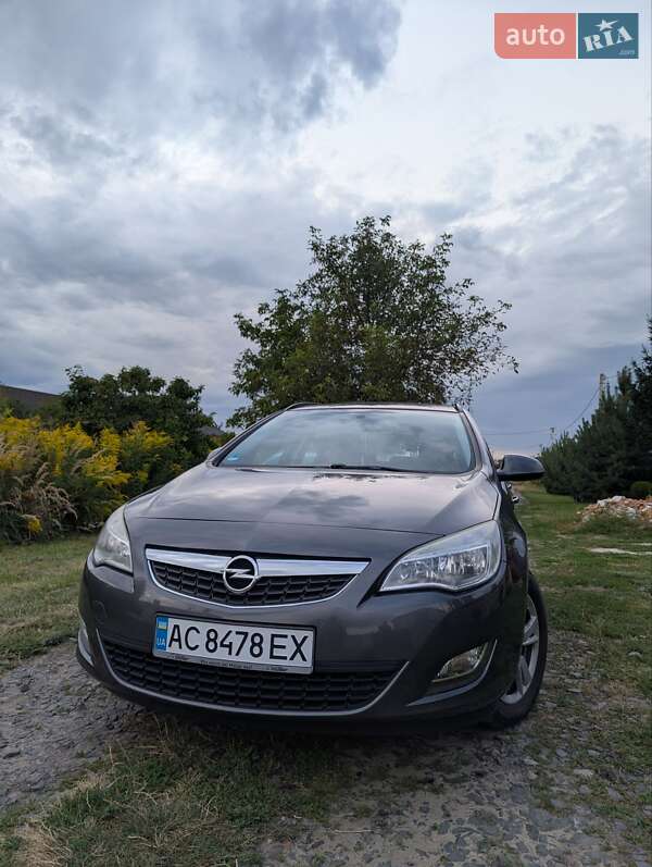 Opel Astra 2012