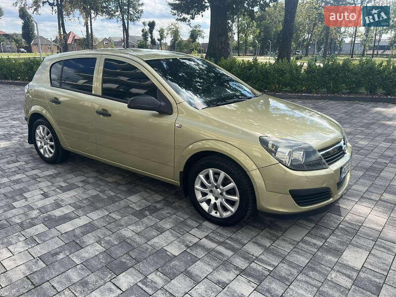 Хэтчбек Opel Astra 2005 в Мукачево