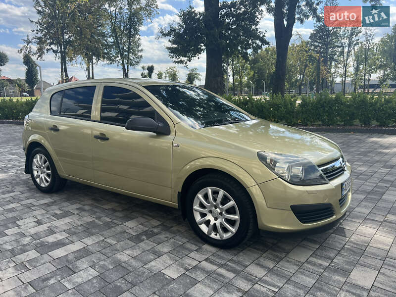 Хэтчбек Opel Astra 2005 в Мукачево