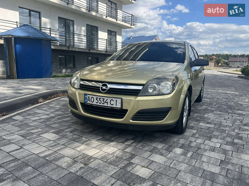 Хэтчбек Opel Astra 2005 в Мукачево