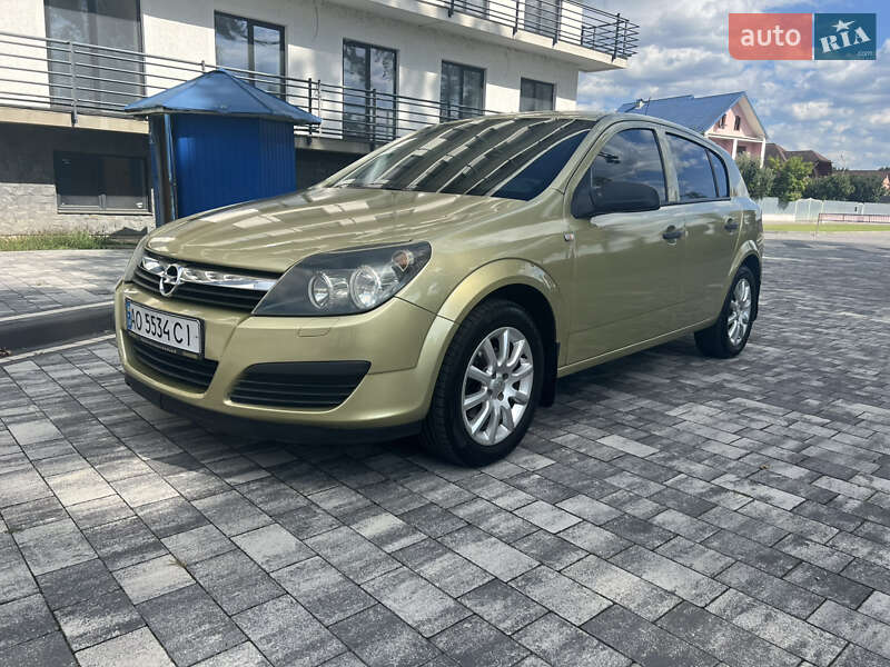 Хэтчбек Opel Astra 2005 в Мукачево