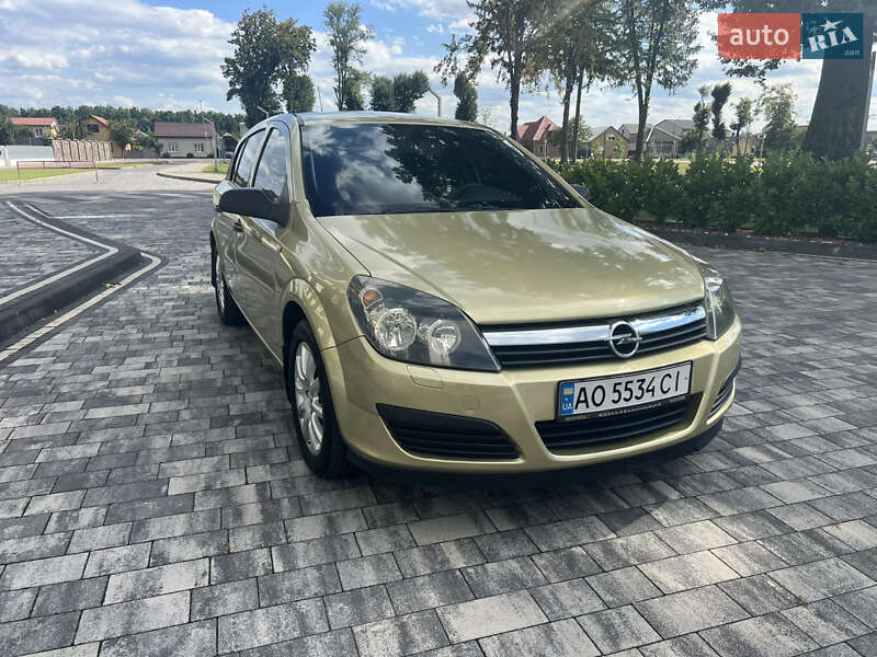 Хэтчбек Opel Astra 2005 в Мукачево