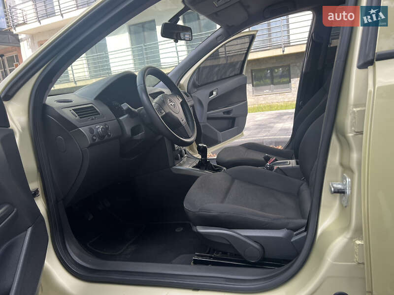 Хэтчбек Opel Astra 2005 в Мукачево