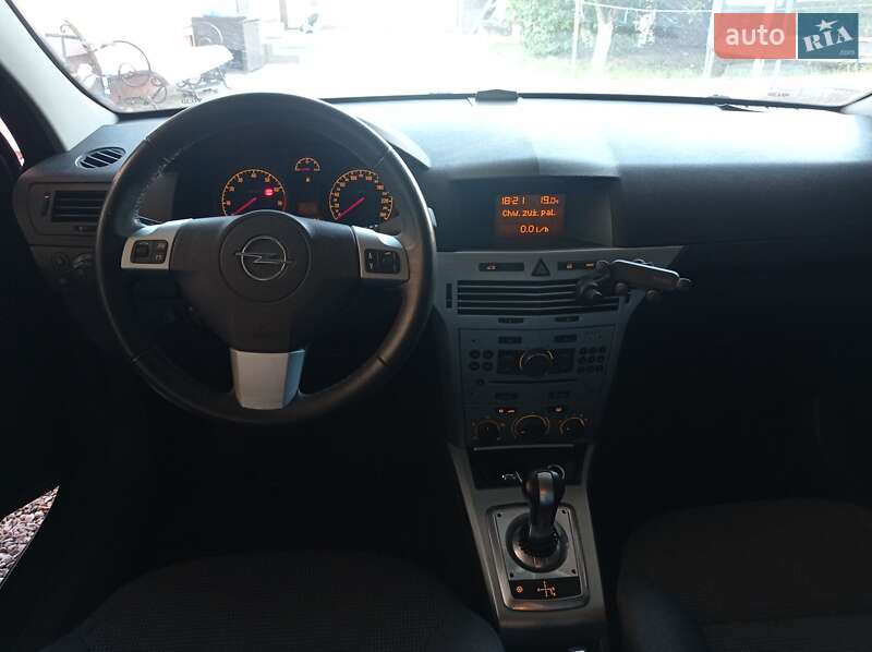 Седан Opel Astra 2012 в Києві