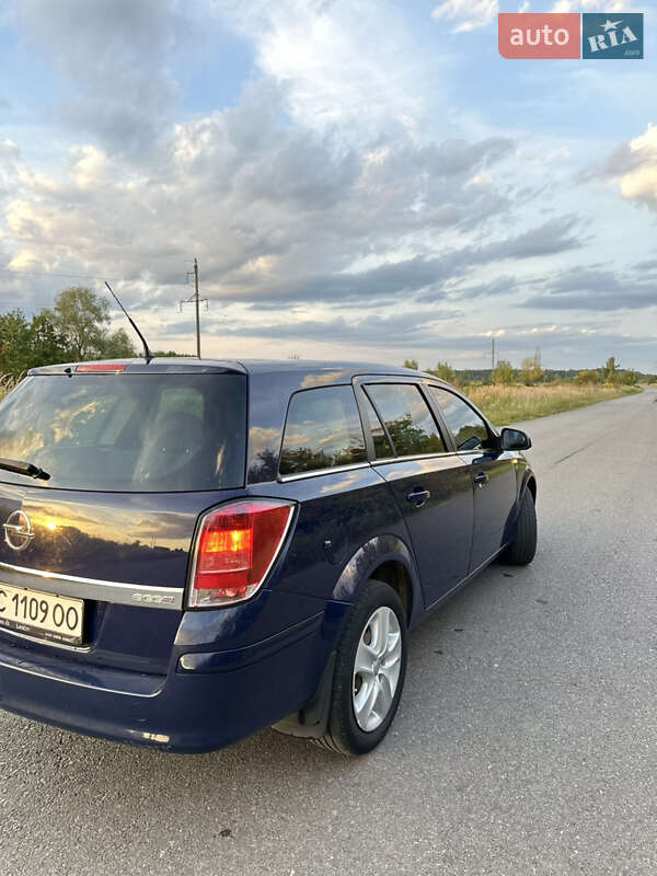 Универсал Opel Astra 2010 в Дрогобыче
