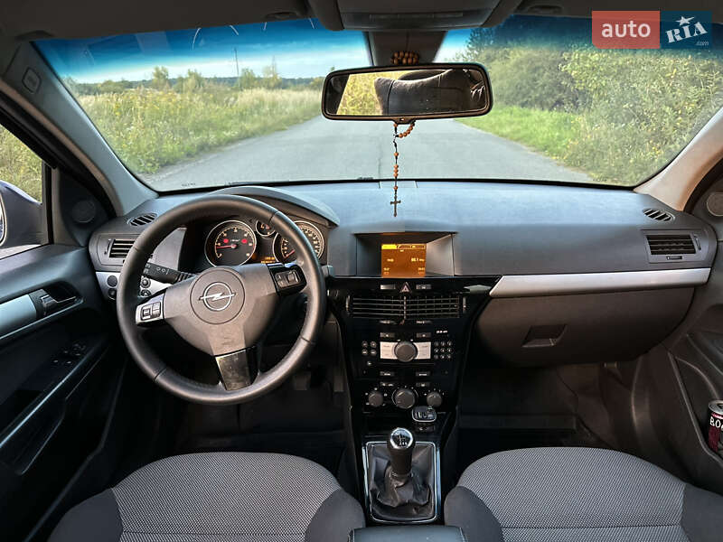 Универсал Opel Astra 2010 в Дрогобыче