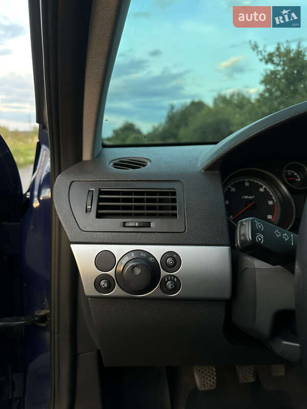 Универсал Opel Astra 2010 в Дрогобыче