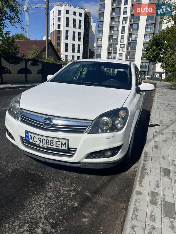Хэтчбек Opel Astra 2009 в 