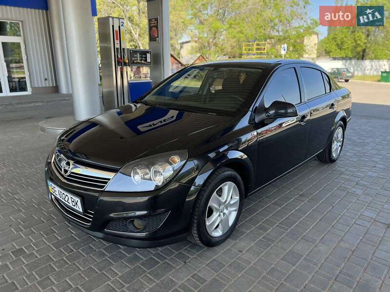 Седан Opel Astra 2013 в 