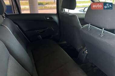 Седан Opel Astra 2013 в 
