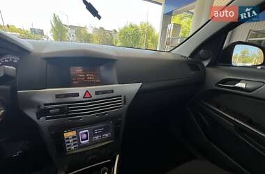 Седан Opel Astra 2013 в 