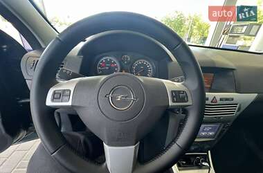 Седан Opel Astra 2013 в 