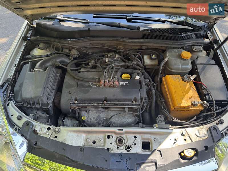 Хэтчбек Opel Astra 2007 в Житомире