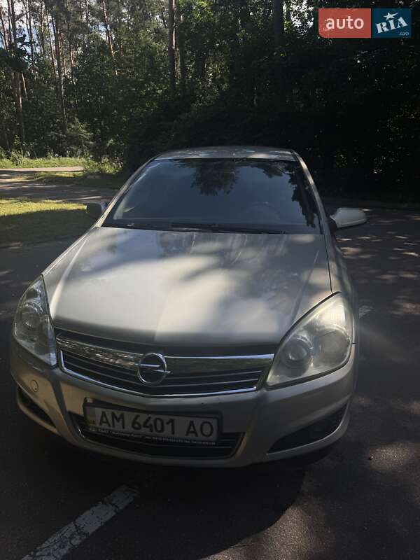 Хэтчбек Opel Astra 2007 в Житомире