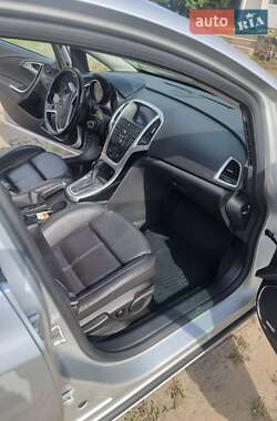 Хэтчбек Opel Astra 2011 в 