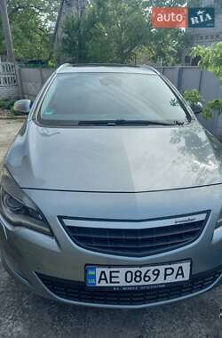 Универсал Opel Astra 2012 в 