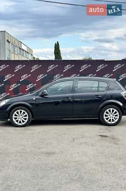 Хэтчбек Opel Astra 2012 в 
