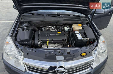 Хэтчбек Opel Astra 2008 в 