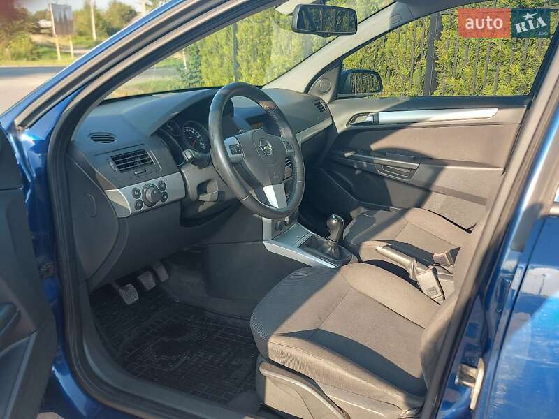 Универсал Opel Astra 2009 в Долине