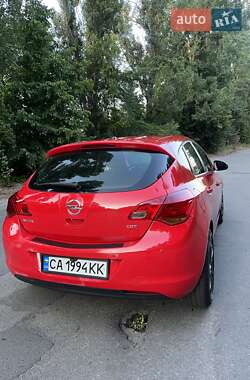 Хэтчбек Opel Astra 2010 в 