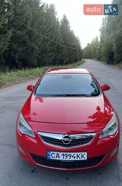 Хэтчбек Opel Astra 2010 в 