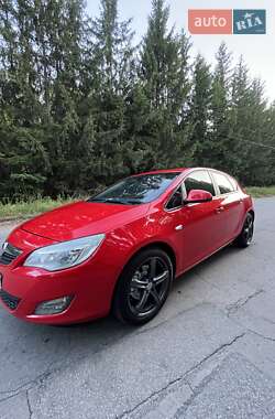 Хэтчбек Opel Astra 2010 в 