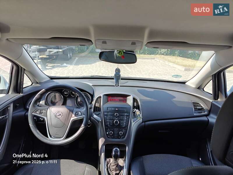 Универсал Opel Astra 2011 в Ивано-Франковске