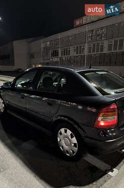 Хэтчбек Opel Astra 1998 в 
