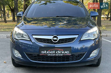 Универсал Opel Astra 2010 в 
